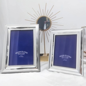 Cornice Portafoto in Metallo Argento Specchiato con Stampa Digitale di Lusso, 5-10 Pollici, Regalo di Nozze in Stile Moderno, Decorazione Casa di Alta Qualità - Product Image 2
