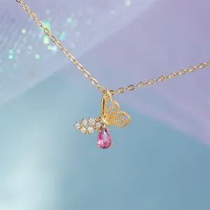 Rosa Kristall Schmetterling Choker Halskette 18 Karat vergoldet Messing Zirkonia zierliche Schmetterling Anhänger Halsketten für Frauen Mädchen