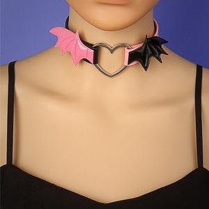 7 Modelos de Collares Góticos Punk, Gargantilla con Alas en Forma de Corazón Oscuro para Mujeres y Hombres, Collar Gótico de Cuero PU Negro Ajustable - Product Image 5