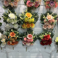 Nouvelle Grande Composition Florale Artificielle Style Ventilateur 2026, Non-Corrosionnable, pour Usage Extérieur sur les Tombes et Cimetières Commémoratifs