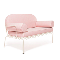 Canapé d'extérieur trois places à festons de style français moderne, banc de bistrot rayé pour jardin, structure métallique, coussins imperméables à séchage rapide