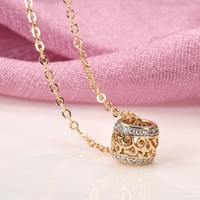 Collier Vintage pour Femme avec Pendentif Cylindrique Creux en Filigrane, Plaqué Or 18 carats, Diamants CZ, Motif Cercles Entrelacés Éternité
