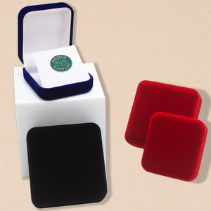 Boîte en plastique velours personnalisée pour épingles de revers en émail souple, boîte à <span class=keywords><strong>bijoux</strong></span> pour bague de fiançailles romantique et élégante, emballage pour badges de revers - Product Image 2