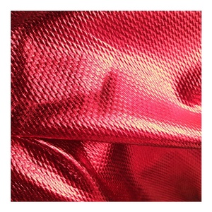 Tela Metálica Brillante <span class=keywords><strong>Roja</strong></span> <span class=keywords><strong>Liverpool</strong></span> de Poliéster con Burbujas para Confección de Prendas y Manualidades para Niñas - Elástica y Resistente a las Arrugas - Product Image 6