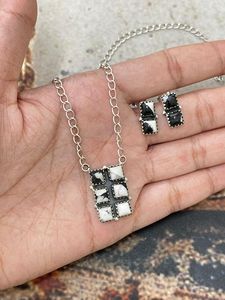 Collier et boucles d'oreilles en argent sterling fait main avec buffle blanc pour femmes - Product Image 2