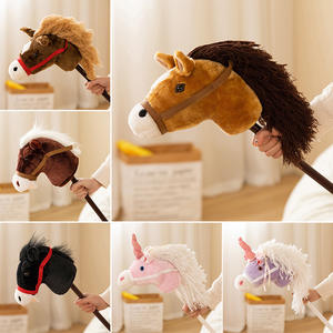 Cheval à bascule classique en peluche sur bâton - Jouet d'imitation à monter avec tête de cheval réaliste, pour les jeux imaginatifs en plein air des enfants - Product Image 4