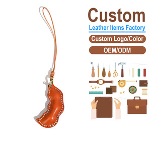 Porte-clés artisanal en cuir en forme de coque de pois avec fermoir en laiton massif, ornement créatif en cuir de vachette pour voiture, cadeau unisexe haut de gamme - Product Image 1