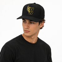 Casquette de baseball et de golf en polyester noir uni à séchage rapide, avec broderie personnalisée de crâne de taureau et cornes à contour doré, pour la performance sportive