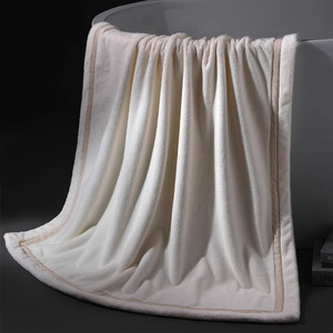 Serviette de bain en polaire corail 80x160cm, antibactérienne, séchage rapide, pour la plage, blanc cassé, rectangulaire - Product Image 1