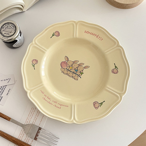 Assiette ovale de dessert en porcelaine de 8 pouces, style français vintage, motif lapin et tulipe, avec dentelle, écologique, et tasse à café jetable - Product Image 3