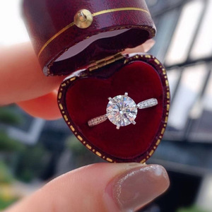 Anello Classico a Sei Punte con Zirconi per Donne, Elegante Gioiello Scintillante per le Dita - Product Image 2