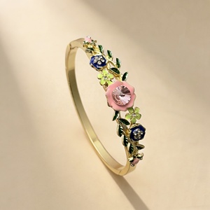 Nouvel Arrivage Vente en Gros Usine Bracelet Émaillé Floral Design Manchette Ouverte Creuse avec Incrustation de Fleurs Colorées Bijoux Français Élégants - Product Image 4