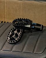 Repose-pieds de course étanches en alliage d'aluminium CNC KYZ, anodisés rouge, compatibles avec la moto électrique tout-terrain SURRON Light Bee X S
