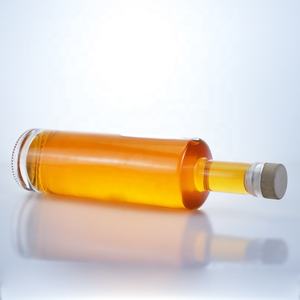 Venta al por Mayor de Botellas Redondas Altas para Licor de Tequila y Vodka de 500ml, 700ml y 750ml con Corcho - Product Image 5