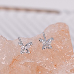 Boucles d'oreilles papillon en or et or blanc avec zircon serti griffe, pour un usage quotidien - Product Image 3