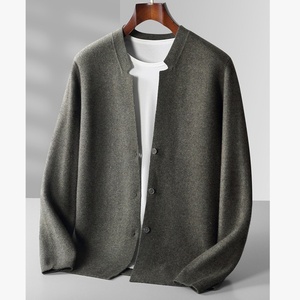 Vente en gros de vêtements en <span class=keywords><strong>tricot</strong></span> personnalisés avec logo OEM, veste en <span class=keywords><strong>tricot</strong></span> pour homme 100% laine mérinos, boutonnée, épaisse, décontractée, cardigan en <span class=keywords><strong>tricot</strong></span> pour homme - Product Image 2