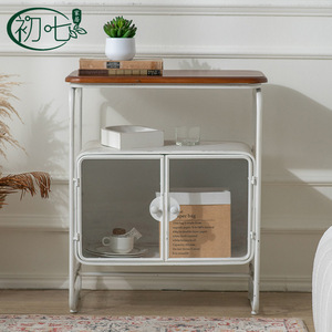 Mueble de Salón Chuqi con Puertas de Vidrio, Tapa de Madera Maciza, 2 Compartimentos para Almacenamiento y Exhibición - Product Image 1