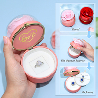 Présentoir à bijoux rond rouge et rose à motif floral pour la merchandising saisonnier et les programmes de vente de cadeaux