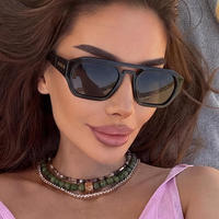 Lunettes de soleil tendance vertes, orange et noires effet écaille, verres teintés UV400, monture à double pont en plastique, unisexe
