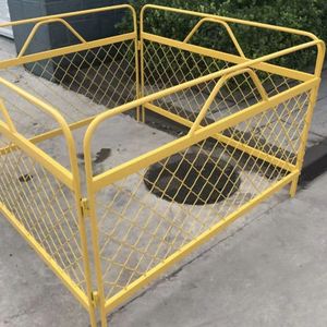 Fourniture chinoise 1.4*1.4*0.93 m sécurité acier fosse clôture barrière temporaire métal trou d'homme garde <span class=keywords><strong>Barricade</strong></span> - Product Image 2