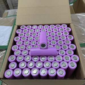 Batteria al Litio Ricaricabile 18650 3.7V 1800mAh 2000mAh 2200mAh 2600mAh 3500mAh Batterie Cilindriche - Product Image 1