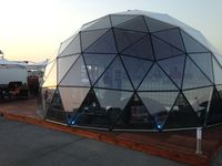 Dôme en verre géodésique de luxe 2025 avec salle de bain pour hôtel, resort hivernal et glamping dans le désert