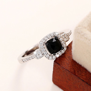 Anello Stile Reale, Gioiello da Dito alla Moda per Donne, Design Accattivante - Product Image 4