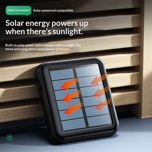 Nuovo Power Bank Solare da 10000mAh, Mini Caricabatterie Portatile da 10W con Luce e Cavi per Uso Esterno - Product Image 4