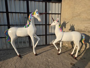 Escultura de unicornio de fibra de vidrio de la mejor calidad, estatua decorativa hecha a mano para jardín, hogar, hotel y parque temático, disponible para la venta. - Product Image 1