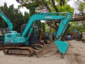 ญี่ปุ่น Kobelco SK75 Mini Digger รถขุดมือสอง Kobelco sk75 sk60 sk135 พร้อมชั่วโมงการทํางานต่ําในเซี่ยงไฮ้ - Product Image 2