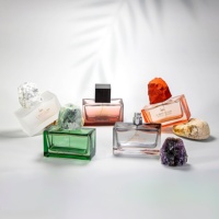 Vente de gros Bouteilles de parfum rectangulaires de 100ml-Bouteilles de parfum personnalisables haut de gamme avec bouchons en pierre de cristal.