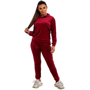 Ensemble de survêtement en velours personnalisé pour femmes |   Sweat-shirt et pantalon de jogging en velours de qualité supérieure |   Fabricant de vêtements de sport en gros, OEM, ODM, marque privée - Product Image 1