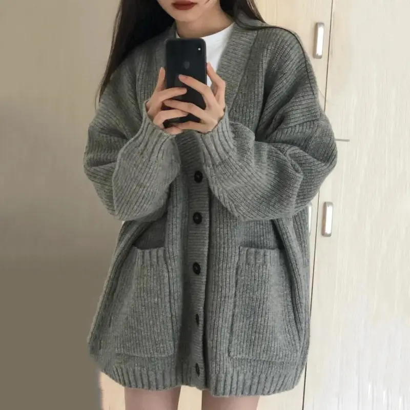 Invierno nuevo estilo escolar versión coreana de suelto perezoso cuello en V todos los bolsillos color sólido cárdigan de punto abrigo suéter Mujer