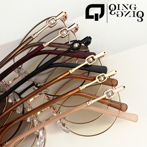 Petites lunettes photochromiques de luxe pour femmes, effet œil de chat, anti-reflet, bloquant la lumière bleue, monture en métal perlé. - Product Image 6