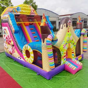 Structure gonflable aquatique avec toboggan et piscine pour fête d'été des enfants dans la cour. - Product Image 5