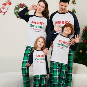 Pyjamas <span class=keywords><strong>de</strong></span> Noël personnalisés grande taille à carreaux verts à manches longues pour la famille avec taille élastique et devant tricoté - Product Image 1
