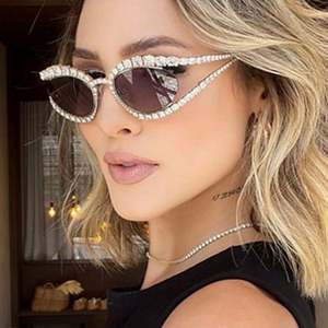Lunettes de soleil œil de chat pour femme, monture métallique de luxe, strass et cristaux, personnalisables avec logo, collection 2025 - Product Image 1