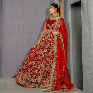 Vestido de Novia de Talla Grande LSHT105 con Escote Corazón, Cola Catedral, Tela Bordada, Soporte para Maternidad y Espalda Descubierta - Product Image 1