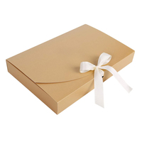Boîte en papier écologique en matériau recyclé, style enveloppe pliable, gaufrage à chaud doré pour l'emballage de t-shirts, chemises, serviettes et cadeaux