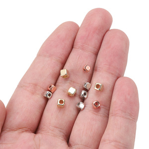 500 pièces/<span class=keywords><strong>lot</strong></span> 3mm 300 pièces/<span class=keywords><strong>lot</strong></span> 4mm Rhodium KC or CCB plastique carré graines <span class=keywords><strong>perles</strong></span> grand trou bricolage breloque entretoise <span class=keywords><strong>perles</strong></span> pour la fabrication de bijoux - Product Image 3