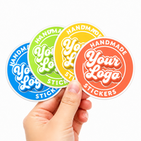 Autocollants personnalisés Yingao, découpés à la forme, en vinyle, imperméables, résistants aux UV, durables, adhésif puissant, brillants, multicolores, logo de marque, forme de bouclier