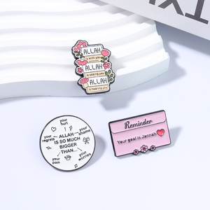 Broche émaillée 'Allah est avec vous' pour la foi islamique, avec la phrase 'Allah est bien plus grand que toi', pour sac, revers, badge, bijou, cadeau pour les croyants - Product Image 3