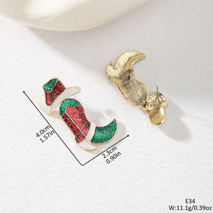 Boucles d'oreilles clous pour femme, design botte et chapeau de Noël, émail coloré, bijoux de fête - Product Image 2