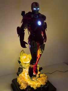 Vendita calda in fibra di vetro scultura Mark7 film Figure resina a grandezza naturale di ferro <span class=keywords><strong>uomo</strong></span> <span class=keywords><strong>statua</strong></span> con luce a Led <span class=keywords><strong>uomo</strong></span> figura - Product Image 3