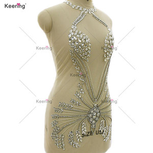 فستان حفلة موسيقية مشرقة مصنوع يدويًا قوس قزح من الفضة وحجر الراين واللؤلؤ يزين الجسم صد الماس - Product Image 3