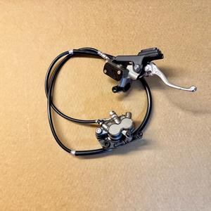 Staffa di Montaggio per Pinza Freno Superiore Anteriore e Posteriore Originale Qiu Long Sur-Ron Ultra Bee - Product Image 3