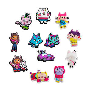 Venta al por mayor <span class=keywords><strong>de</strong></span> Gaibe Doll Cartoon Dollhouse Gabie Clog Charm Popular Anime Comic Doll Cartoon Shoe Charms Gabby Dollhouse Shoe Charms - Product Image 2