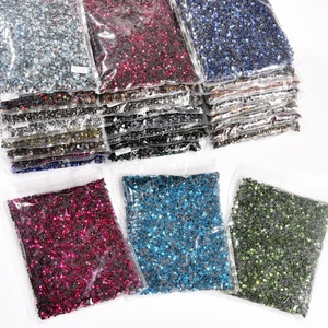 OLeeya Vente directe d'usine en gros Strass thermocollants en verre pour accessoires de robes et costumes - Product Image 3