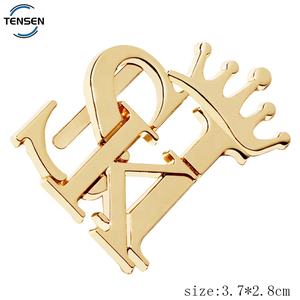 Bolsos fabricados por el fabricante Placa de nombre de marca Emblemas metálicos en relieve con letras doradas personalizadas para sombreros - Product Image 2