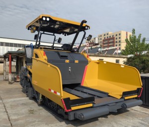 Pavéuse hydraulique diesel pour béton RP705, pavéuse hydraulique pour asphalte avec une largeur de pavage maximale de 7,5 m, avec pièces de rechange - Product Image 6